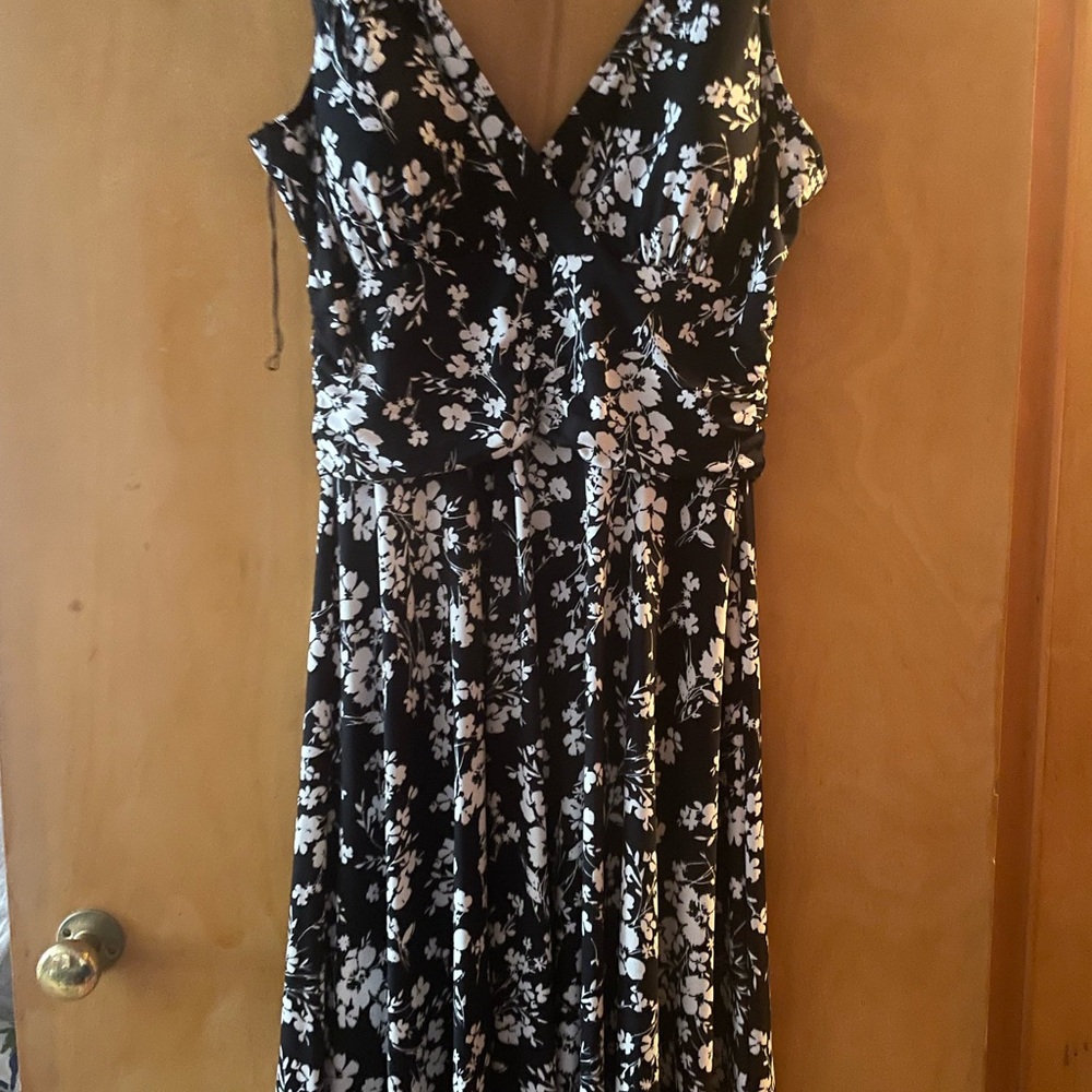 Chic Black and White Floral Maxi Dress